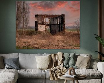 Verlaten industrieel gebouw in surrealistisch landschap van Robin Jongerden