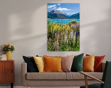 Kleurrijke lupinen bij Lake Wakatipu, Nieuw Zeeland van Christian Müringer