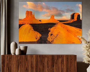 Monument Valley bei Sonnenaufgang, Arizona, USA von Markus Lange