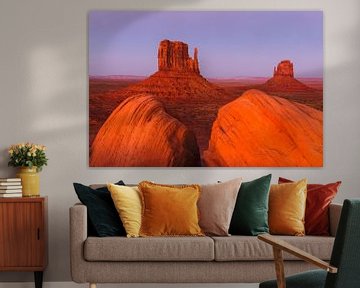 Monument Valley bij zonsondergang, Arizona, VS van Markus Lange