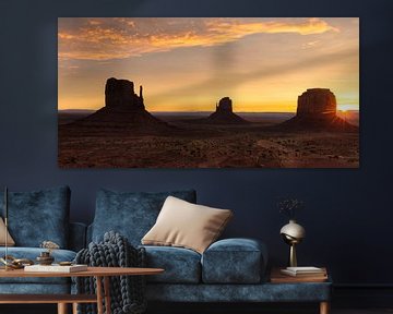 Monument Valley bei Sonnenaufgang, Arizona, USA von Markus Lange