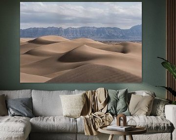 De kunst van de woestijn | zandduinen met schaduwen in Iran