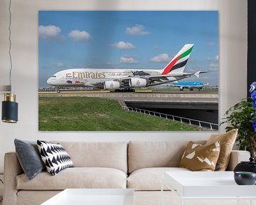 Airbus A380 van Emirates (A6-EDG) voorzien van stickers met als thema United for Wildlife. van Jaap van den Berg