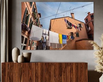 Historical buildings with clotheslines in the old town of Venice by Rico Ködder