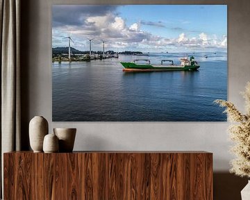 Frachtschiff vor dem Hafen von Port Victoria auf der Seychellen Insel Mahé von Reiner Conrad