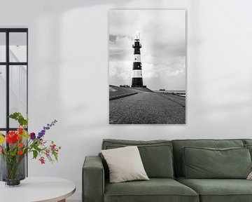 Vuurtoren Nieuwe Sluis (Breskens) in zwart wit verticaal l Reis fotografie