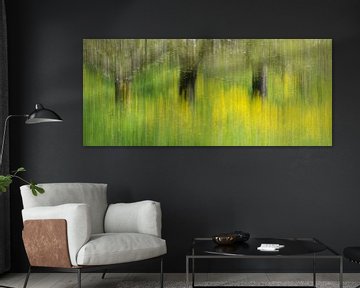 Gele bloemen in boomgaard, abstract