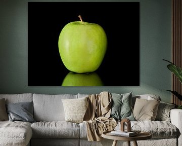 The apple by Klaartje Majoor