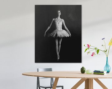 Ballet dancer in black and white standing 01 by FotoDennis.com