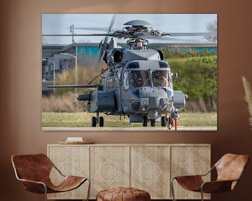 CH-148 Cyclone van de Canadese Marine op vliegkamp De Kooy bij Den Helder staat klaar voor een oefen