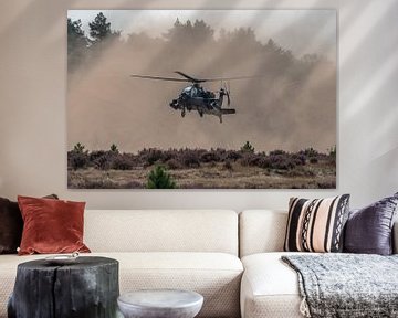 Apache-Kampfhubschrauber (AH-64) der Königlichen Niederländischen Luftwaffe bei der Landung auf der  von Jaap van den Berg