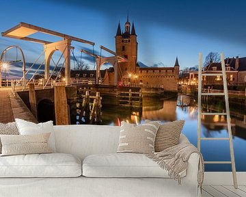De Zuidhavenpoort van Zierikzee in het blauwe uurtje.