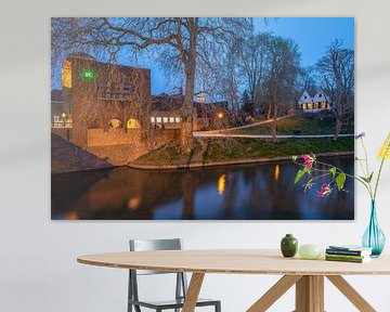 Avondfoto stadsgezicht Louis Hartloopercomplex en Bastion Manenborgh Utrecht van Russcher Tekst & Beeld