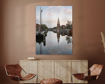 Montelbaanstoren, Gracht und alte Häuser in Amsterdam, die Niederlande. von Lorena Cirstea