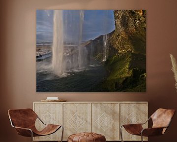 Seljalandsfoss - derrière la chute d'eau sur Timon Schneider