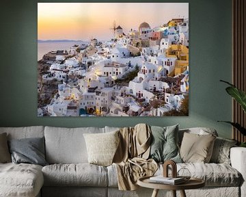 Zonsondergang over de witte huizen van Santorini, Griekenland | Reisfotografie Europa van Teun Janssen