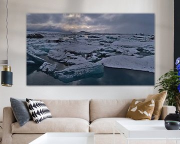 The icebergs of Jökulsárlón by Timon Schneider
