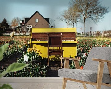 Gele piano tussen de tulpen | Hillegom, Zuid-Holland, Nederland van Sanne Dost