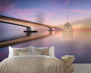 De Zeelandbrug tijdens een kalme zonsopkomst van Ellen van den Doel