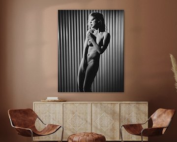 Belle femme nue photographiée sur un fond industriel. #7558 sur Photostudioholland