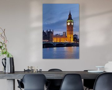 Big Ben aux Chambres du Parlement à Londres à l'heure bleue sur Markus Lange