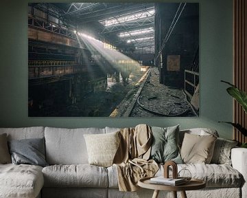 Das verlassene Stahlwerk mit schönem Licht von Steven Dijkshoorn