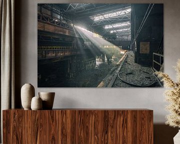 Das verlassene Stahlwerk mit schönem Licht von Steven Dijkshoorn