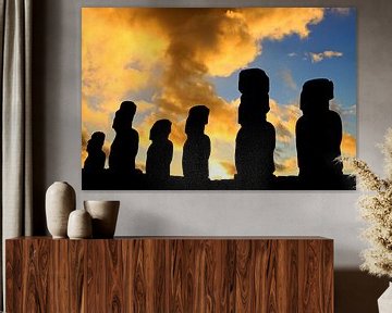 Moai's bij zonsopkomst