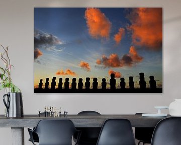 Moai's bij zonsopkomst van Antwan Janssen