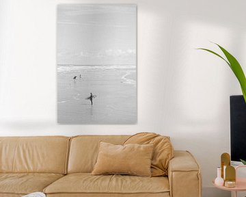 Vintage zwart wit surfers bij Wijk aan Zee - natuur en reisfotografie