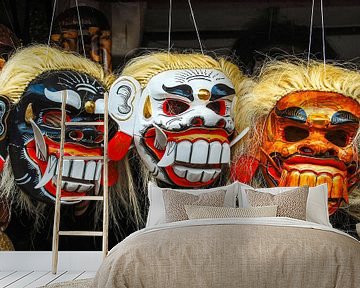 bunte traditionelle  Masken aus Holz auf Bali Indonesien von Dieter Walther