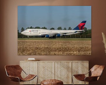 Le Boeing 747-400 de Delta Airlines vient d'atterrir sur la piste Polder et roule ici via le Taxiway sur Jaap van den Berg