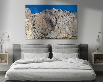 Felswand im Gebirge von Bernia
