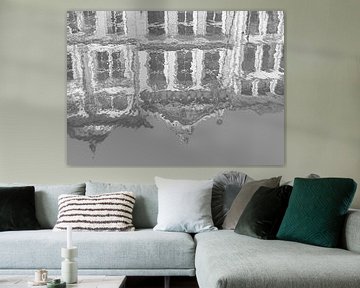 Glorious Gouda in Grey (Reflectie Gouda in grijs en wit) van Caroline Lichthart