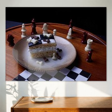 Schaaktaart met witte chocolade en melkchocolade schaakstukken