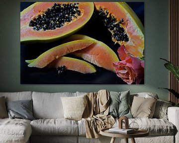 gesneden papaya fruit met zwarte zaden van Babetts Bildergalerie