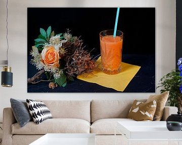 Sinaasappel papaya banaan smoothie in een glas. van Babetts Bildergalerie