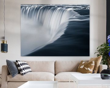 Horseshoe Falls, in Schwarz und Weiß, mit einem Hauch von Blau von Henk Meijer Photography