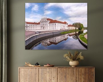 Uitzicht op het barokke kasteel in Oranienburg aan de rivier de Havel van Animaflora PicsStock