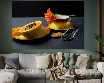 Black tea with sliced papaya and orange rose by Babetts Bildergalerie