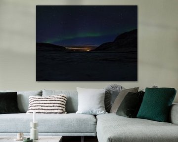 Aurora boog over de Álftafjöður fjord van Timon Schneider