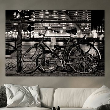 Fietsen op de Maaskade in Rotterdam