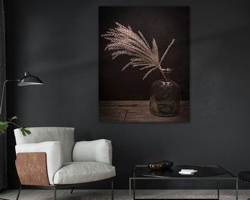 Modern still life: Plume in a Vase by Marjolein van Middelkoop