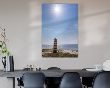 Leuchtturm in den Dünen bei Dishoek unter der strahlenden Sonne von John van de Gazelle