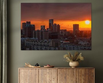 De zonsondergang boven het stadscentrum van Rotterdam