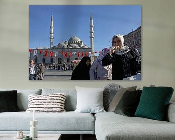 vrouwen bij de Yeni moskee van Antwan Janssen