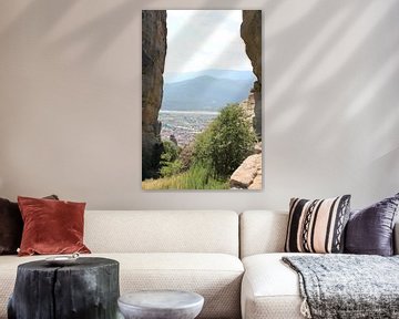 Meteora - Blick zwischen den Felsen auf Kalambaka