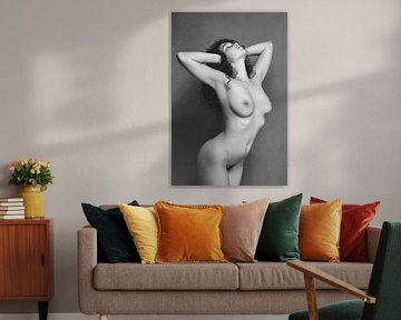 Schöne nackte Frau fotografiert in Vintage schwarz und weiß #285