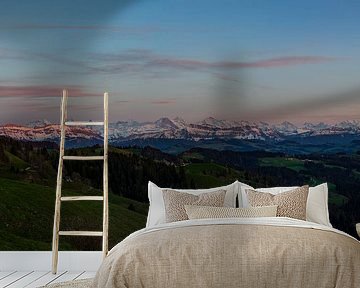 Avondgloren op de Berner Alpen vanuit Emmental. van Martin Steiner