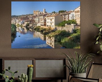 Uitzicht over de Matarranya rivier en het stadje Valderrobres  in Aragon